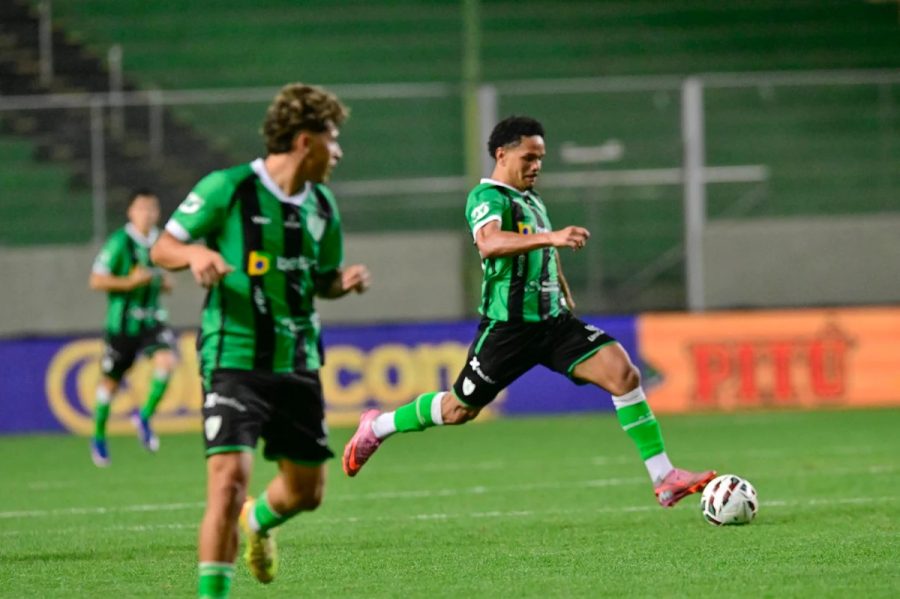 América-MG x Fortaleza: onde assistir e escalações da Série B