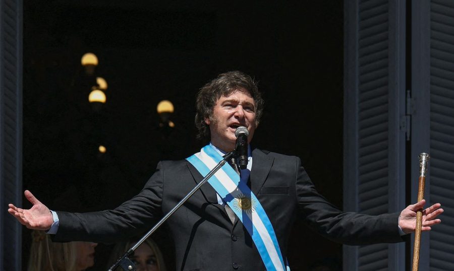 Anistia Internacional vai denunciar Milei por ofender jornalistas