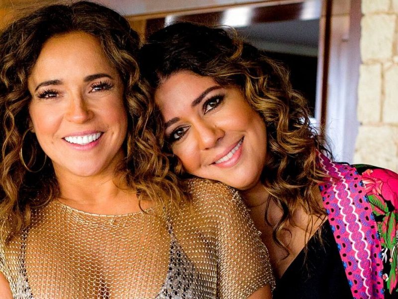 Aos 61 anos, Daniela Mercury é dona de mansão master em Salvador com vista privilegiada para o mar