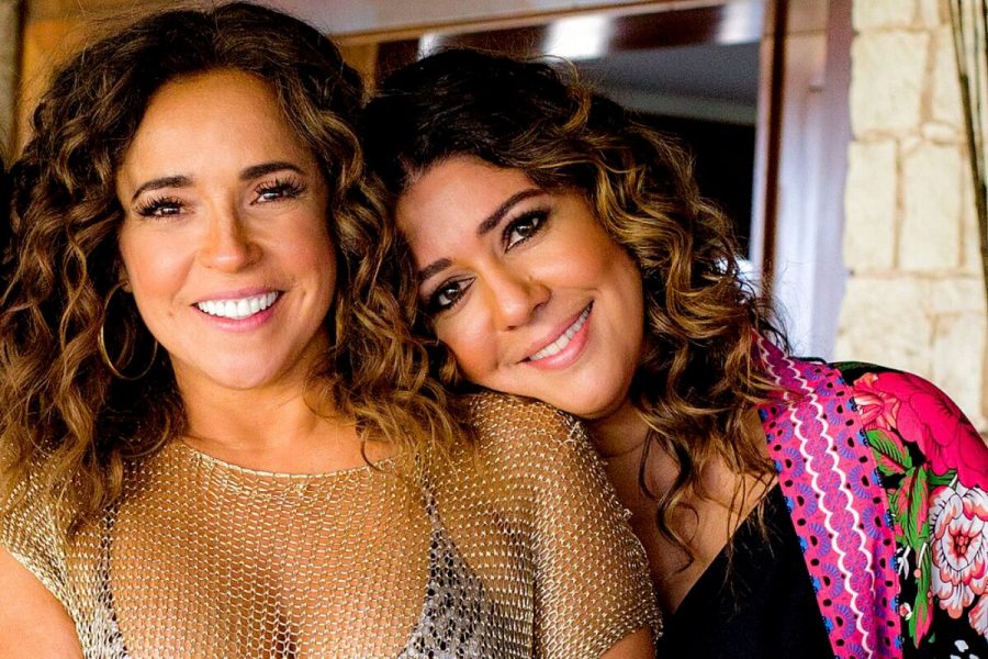Aos 61 anos, Daniela Mercury é dona de mansão master em Salvador com vista privilegiada para o mar