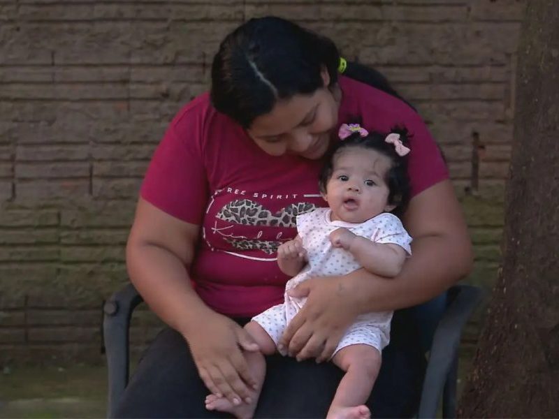 Bebê de 9 meses precisa de cirurgia cardíaca e enfrenta dificuldades em MS