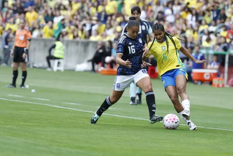 Seleção feminina de futebol se prepara para amistoso contra a Argentina