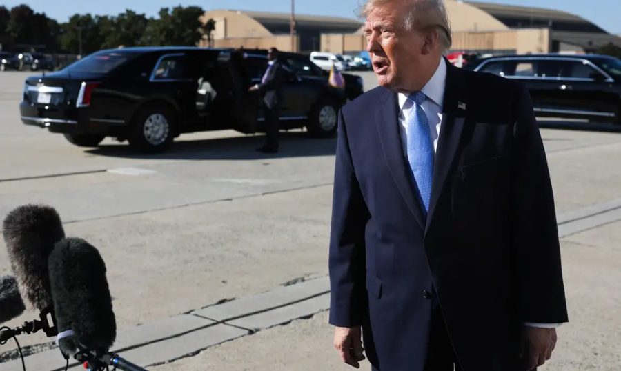 Após declaração de Flávio Bolsonaro, Trump diz que não vai se envolver
