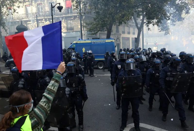 Ataque a tiros nos arredores de Paris deixa um morto e quatro feridos