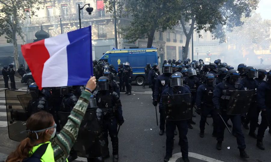 Ataque a tiros nos arredores de Paris deixa um morto e quatro feridos