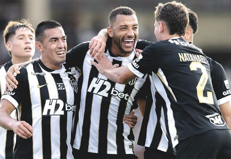 Atlético-MG vence Coritiba e mantém série invicta no Brasileirão