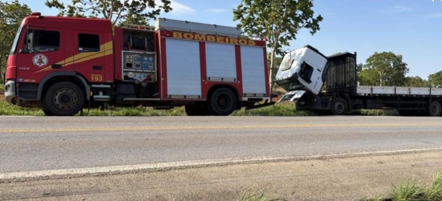 Bombeiros apagam incêndio em caminhão na BR-070 em Cáceres