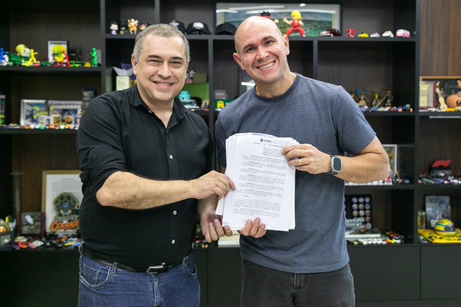Câmara aprova projetos de Abilio que permitem negociar férias e ampliação da licença-paternidade para 30 dias