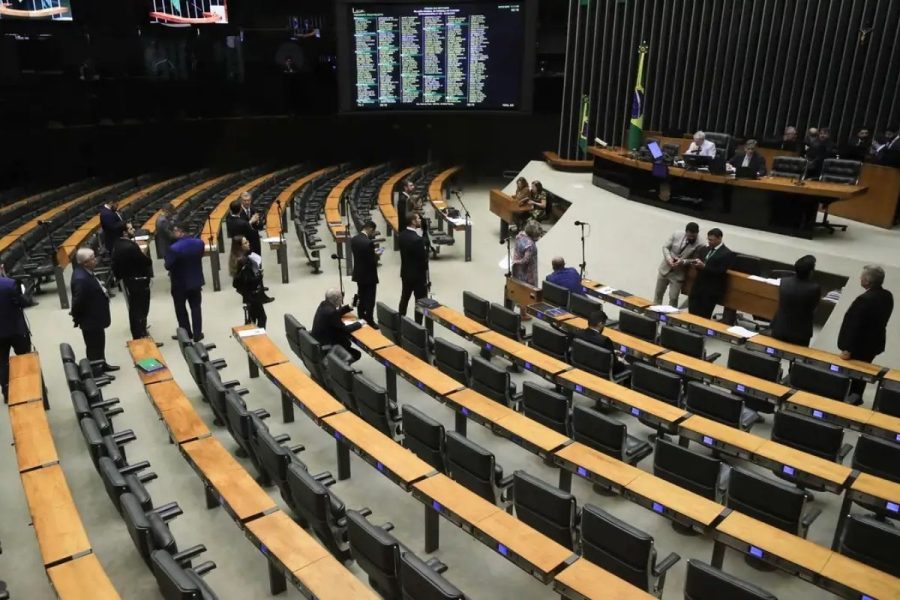 Câmara dos Deputados rejeita projeto sobre dívidas bancárias