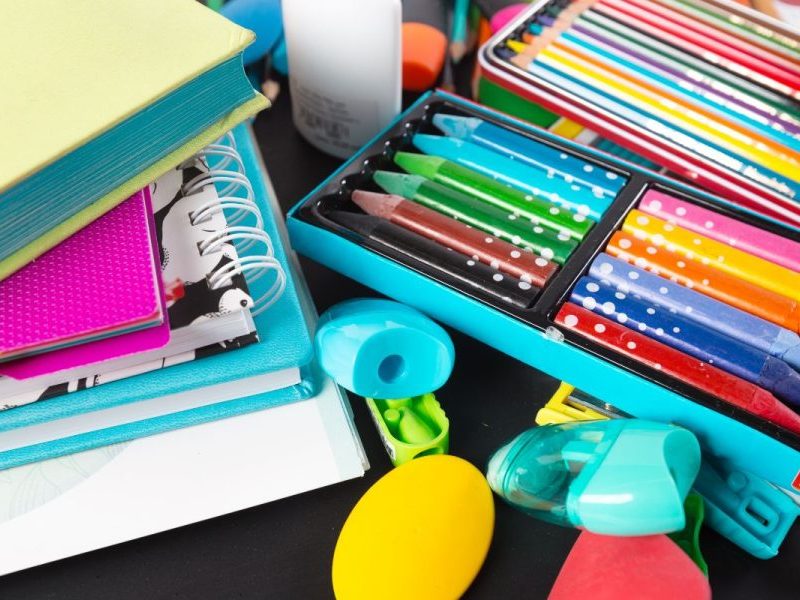 Cartão para compra de material escolar pode beneficiar 300 mil alunos em MT