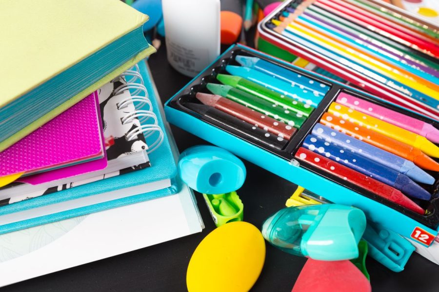 Cartão para compra de material escolar pode beneficiar 300 mil alunos em MT