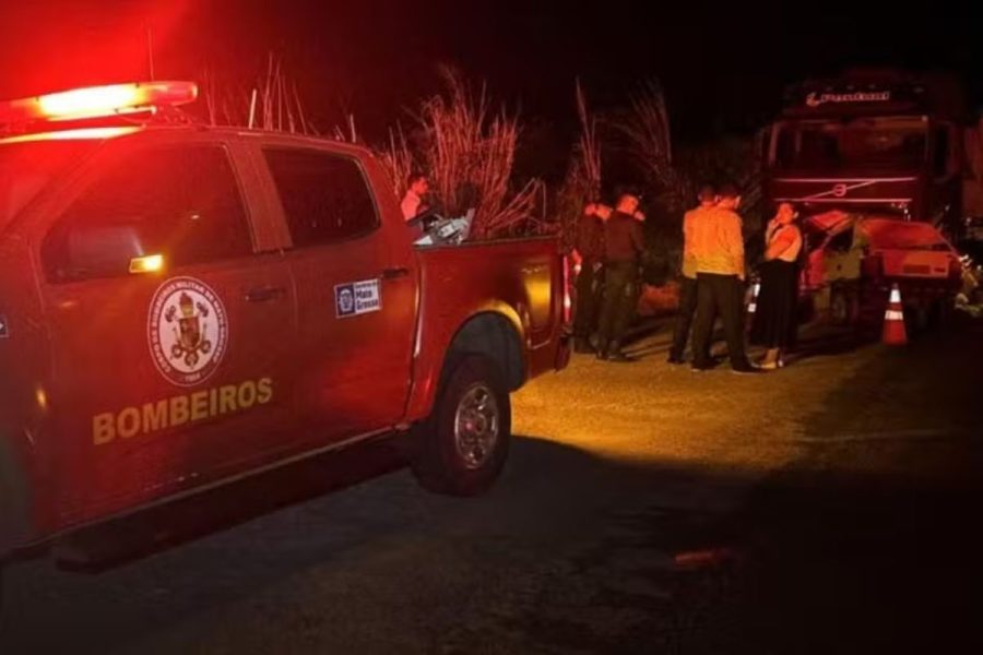 Casal e três crianças morrem em acidente entre carro e carreta na MT-140
