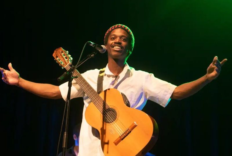 Caxtrinho apresenta show inédito Queda Livre na TV Brasil