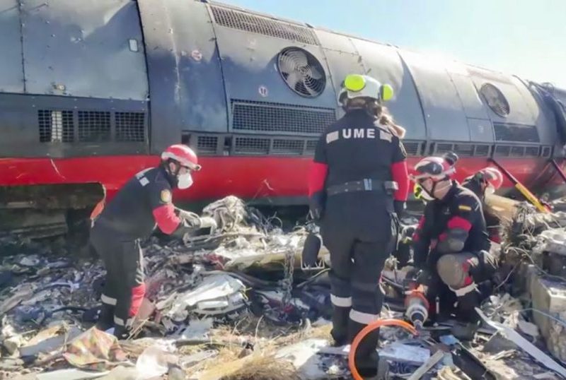 Colisão entre trens deixa 68 mortos na Espanha