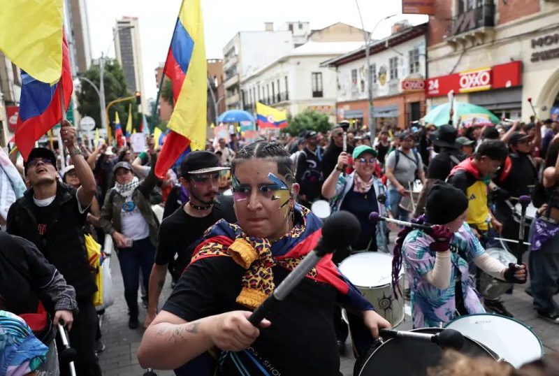 Protestos massivos na Colômbia contra novas regras de segurança