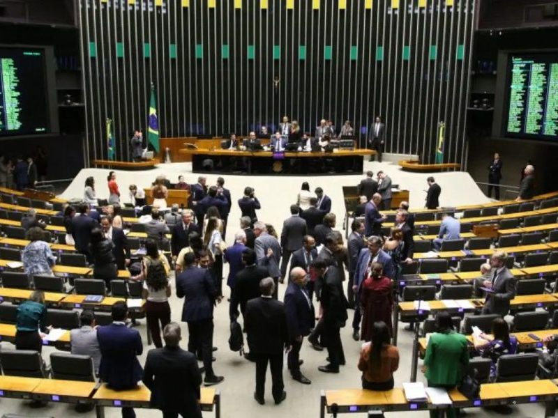 Abertas inscrições para concurso da Câmara com salários de R$ 32 mil