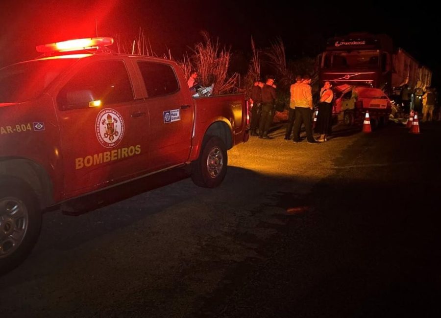 Corpo de Bombeiros resgata cinco corpos presos às ferragens após acidente na MT-140