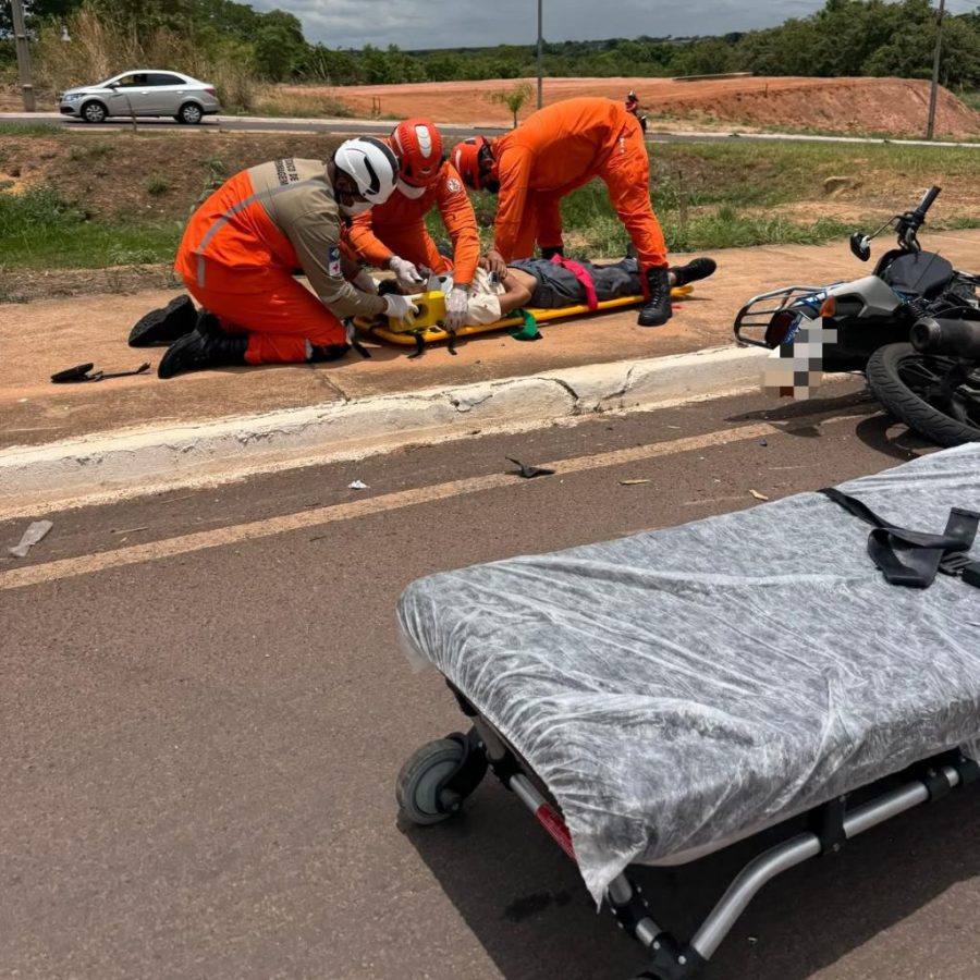 Corpo de Bombeiros socorre homem que sofreu queda de motocicleta em avenida de Água Boa