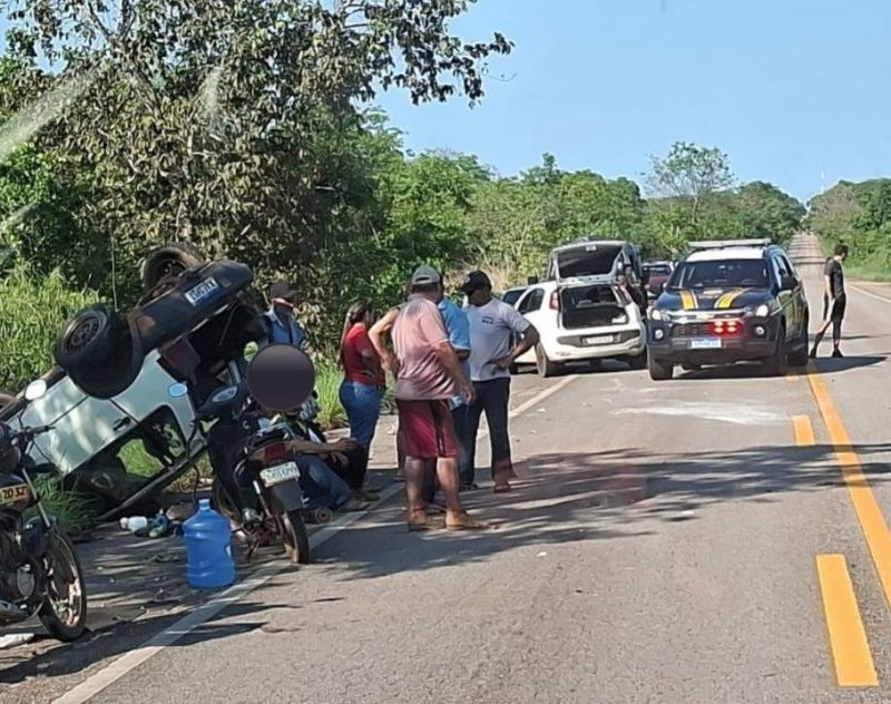 Corpo de Bombeiros socorre vítima de capotamento na BR-070, em Cáceres