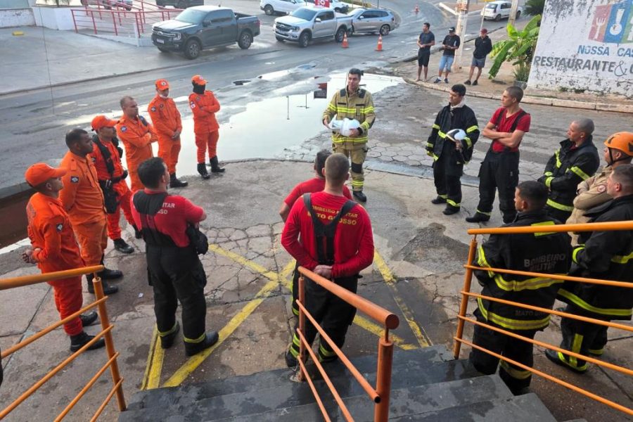 Corpo de Bombeiros utiliza 100 mil litros de água no combate a incêndio de grandes proporções em Cuiabá