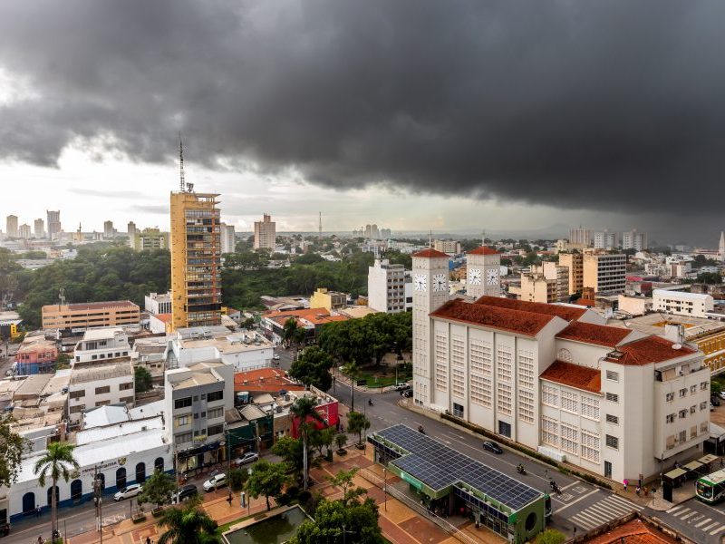 Alerta em Cuiabá: Tempestades e ventos fortes à vista
