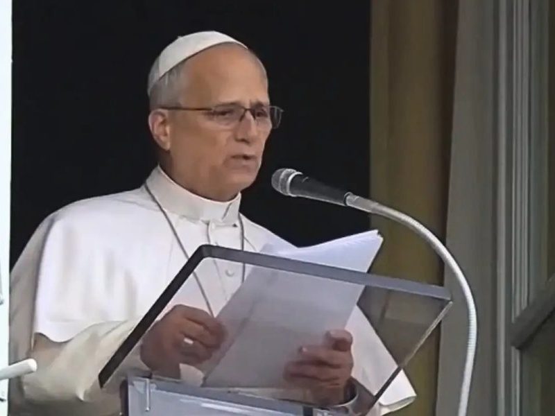 Papa Leão XIV faz sua primeira oração pública após cirurgia no pulmão