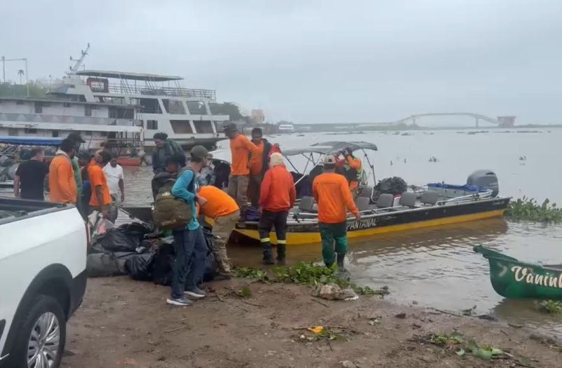 De barco desde a madrugada, indígenas enfrentam dificuldades para votar no Pantanal