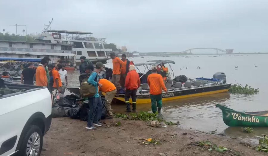 De barco desde a madrugada, indígenas enfrentam dificuldades para votar no Pantanal