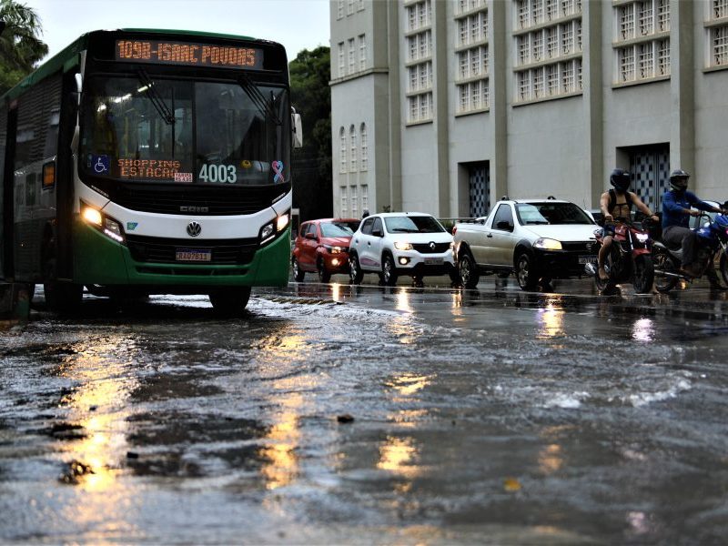 Defesa Civil de Cuiabá alerta para chuvas intensas e ventos fortes