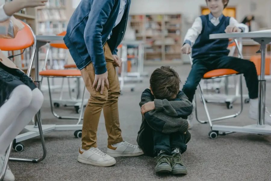 Dias após relato de Felca, projeto de lei busca proteger crianças e adolescentes do bullying