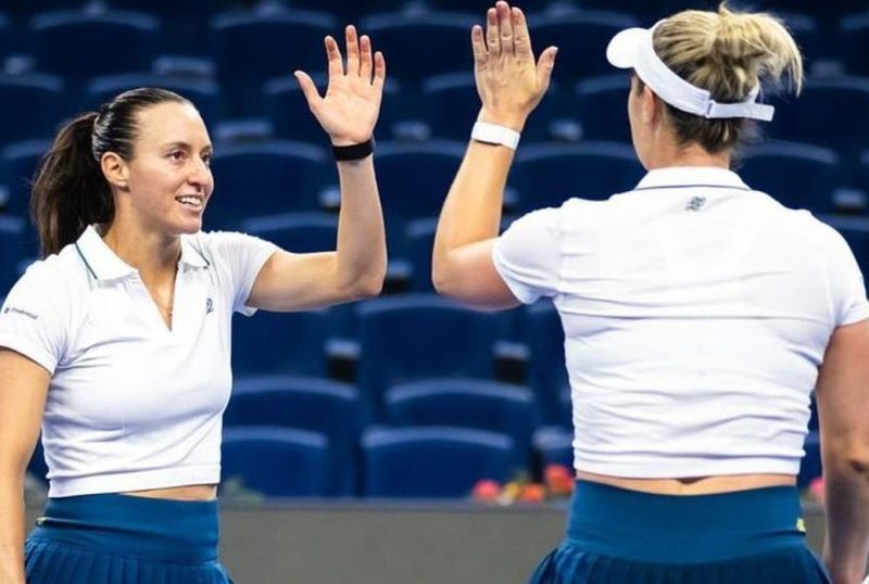 Luisa Stefani e Dabrowski garantem vaga nas semifinais em Pequim