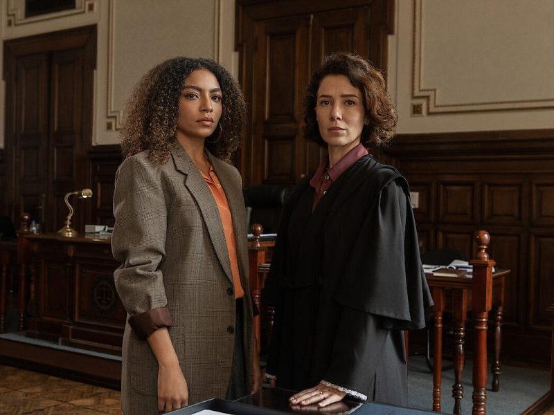 Ela deixou a toga após um tiro dentro do tribunal, mas agora lidera alunos para provar a inocência de um condenado: conheça Habeas Corpus, da Netflix
