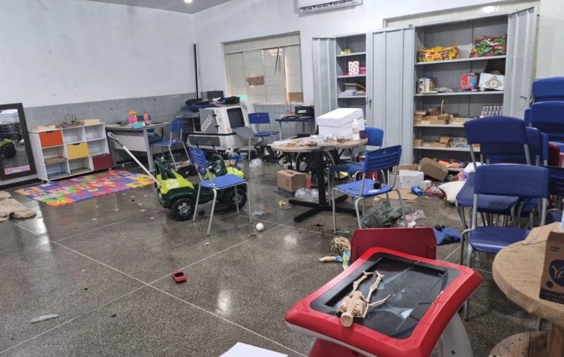 Escola municipal é invadida e depredada durante a madrugada em Cuiabá