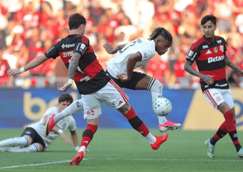 Flamengo e Estudiantes empatam sem gols na semifinal da Libertadores