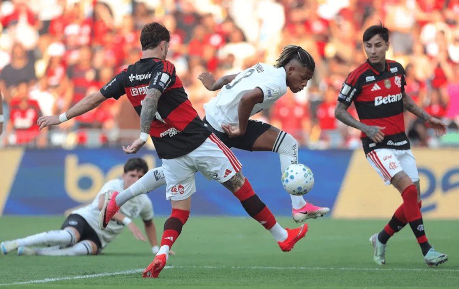 Flamengo e Estudiantes empatam sem gols na semifinal da Libertadores