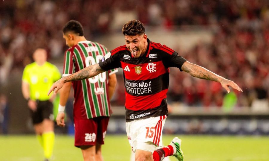 Flamengo e Palmeiras vencem e mantêm disputa acirrada no Brasileirão