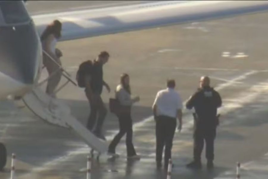Flávio Bolsonaro cruza fronteira, embarca em jatinho 40 minutos depois e evita sobrevoar o Brasil