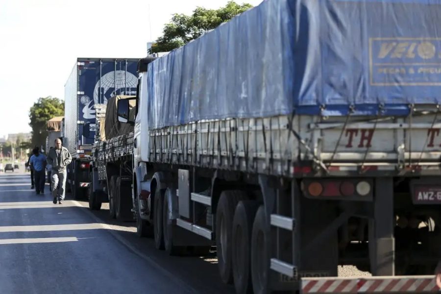 Frete de grãos no Brasil permanece alto, apesar de quedas em rotas