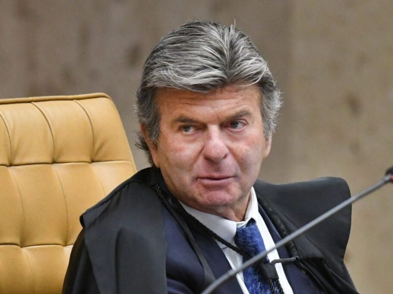 Fux solicita processos sigilosos de Bolsonaro para revisar operação da PF