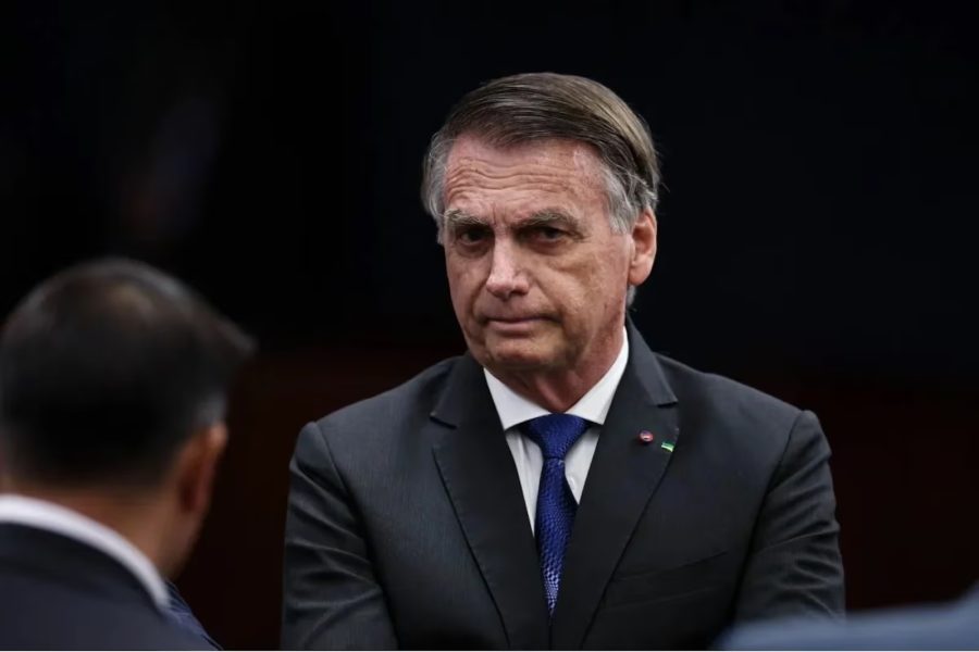 Jair Bolsonaro teve taquicardia e dificuldade para respirar na última semana, diz boletim
