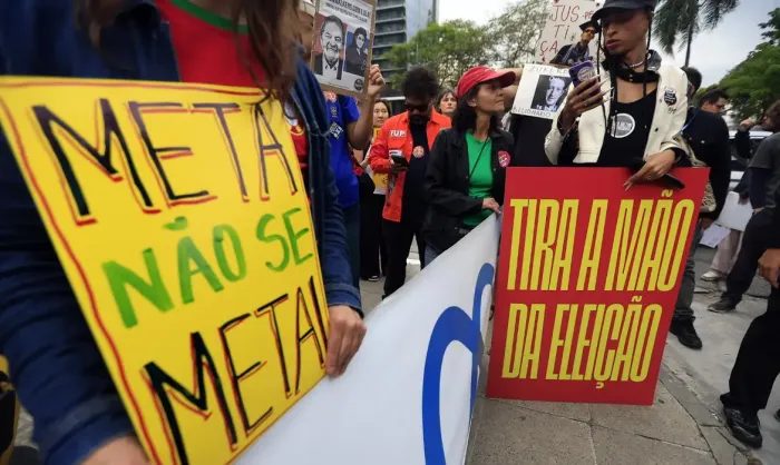 Justiça obriga Meta a remover posts de assédio político