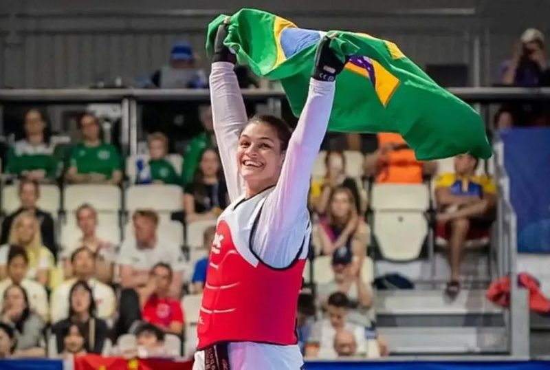 Maria Clara Pacheco brilha e conquista ouro no Grand Prix de Paris