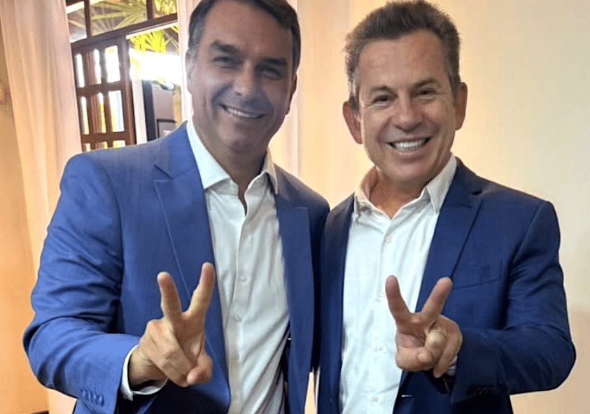 Mauro Mendes se reúne com Flavio Bolsonaro em Brasília