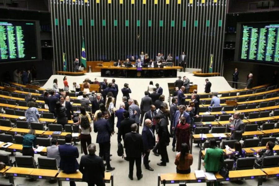 MEI poderá faturar até R$ 140 mil e ter dívidas perdoadas; veja o que muda