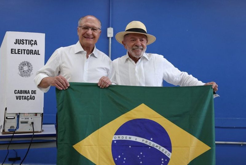 TSE ordena remoção de posts sobre Lula e a bandeira do Brasil em 24h