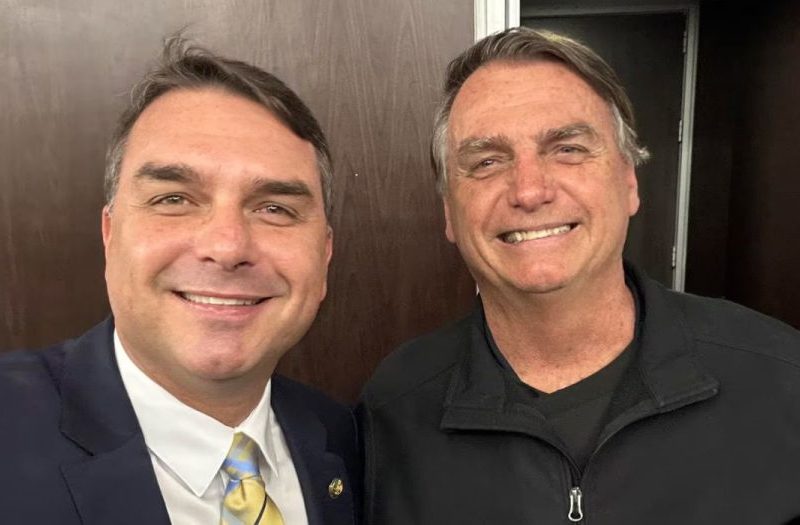 Flávio Bolsonaro pode visitar Jair após 90 dias de proibição