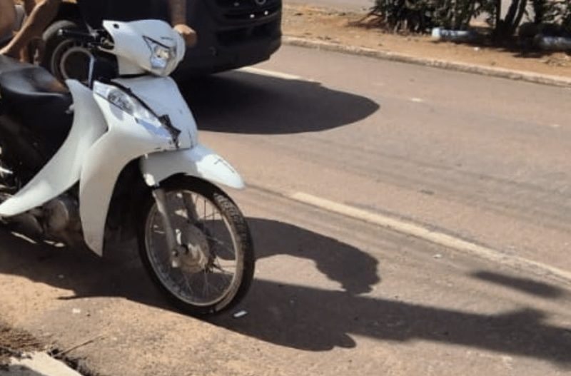 Motociclista fica ferido após bater moto contra poste em Sinop