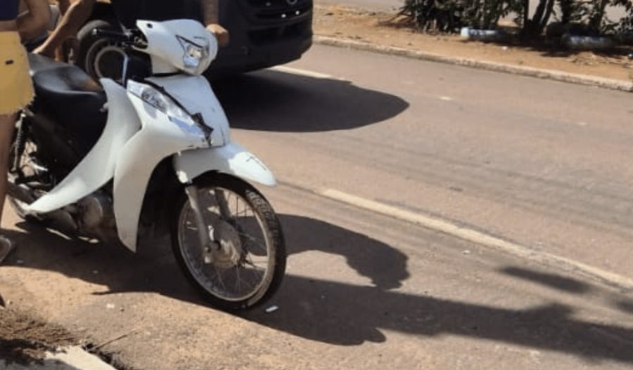 Motociclista fica ferido após bater moto contra poste em Sinop