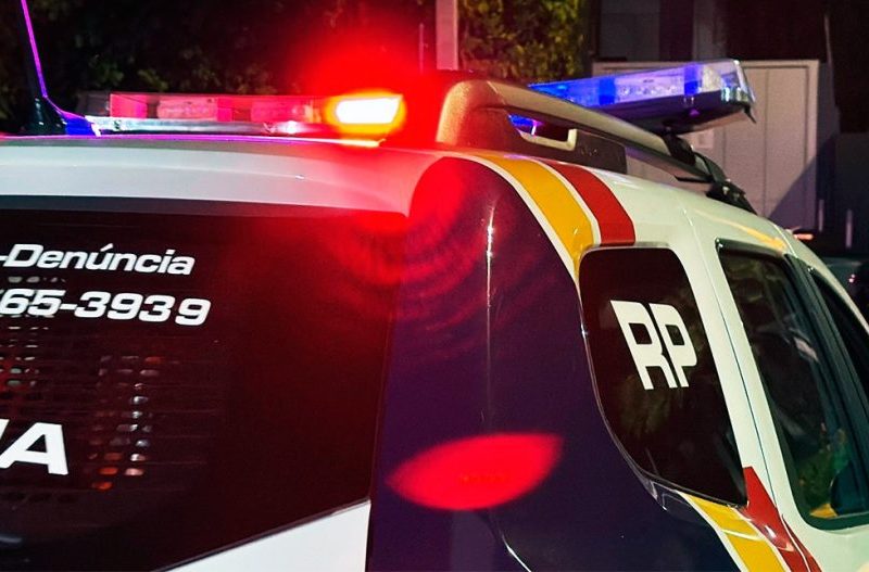 Marido é preso após arrastar esposa com carro durante briga em MT