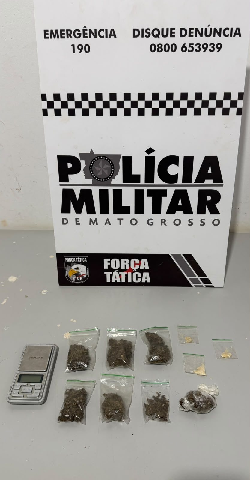 NOITE DE SEXTA-FEIRA - Força Tática apreende drogas e balança de precisão no bairro Vila Horizonte